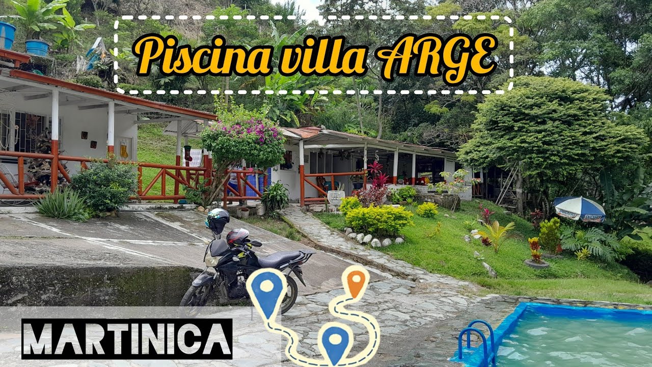 Refresca tu día en la piscina villa ARGE