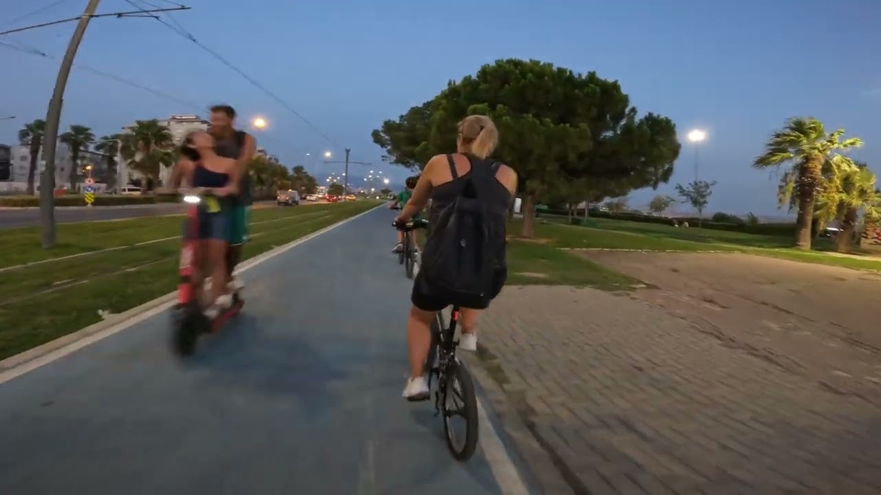 Bisiklet ile İzmir Mavişehir'den Konak'a gece yolculuğu 😊🚴🚵 The Bycycle with drive 🚴