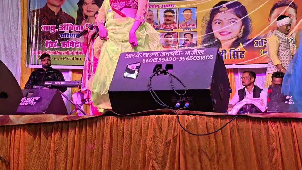 Shivani Singh stage show// Aaj Raja ji ke korawa me //Show