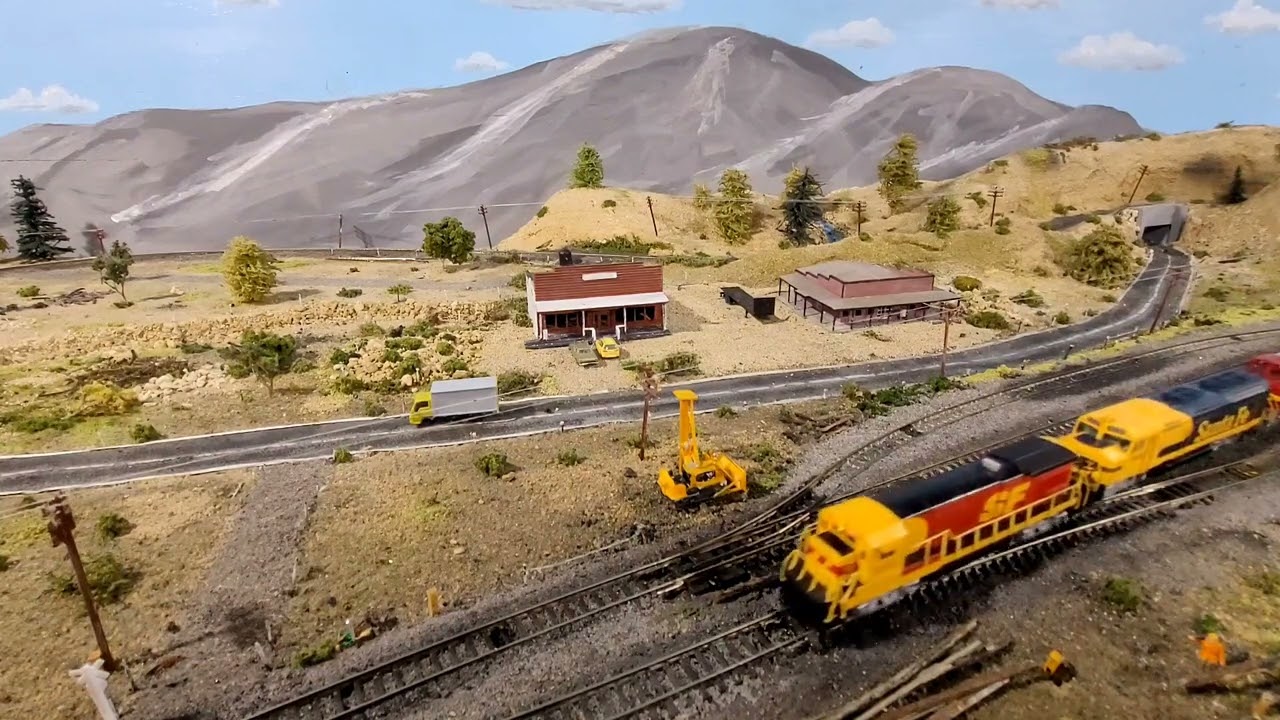 Tehachapi loop, Caliente, Cable, Monolith, Bealville and Rosamond on 4HCDs in N scale