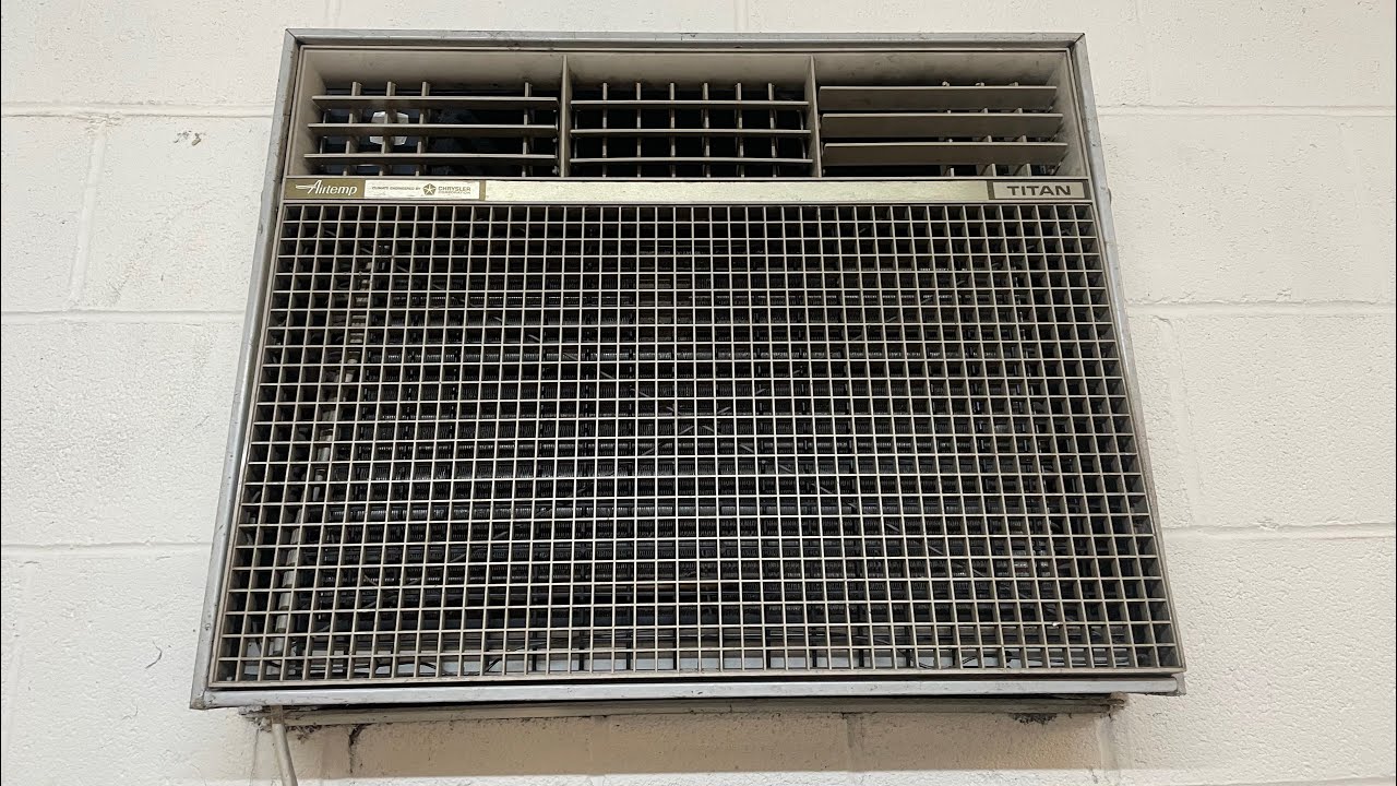 Vintage Chrysler Airtemp Titan 30,000 Btu AC