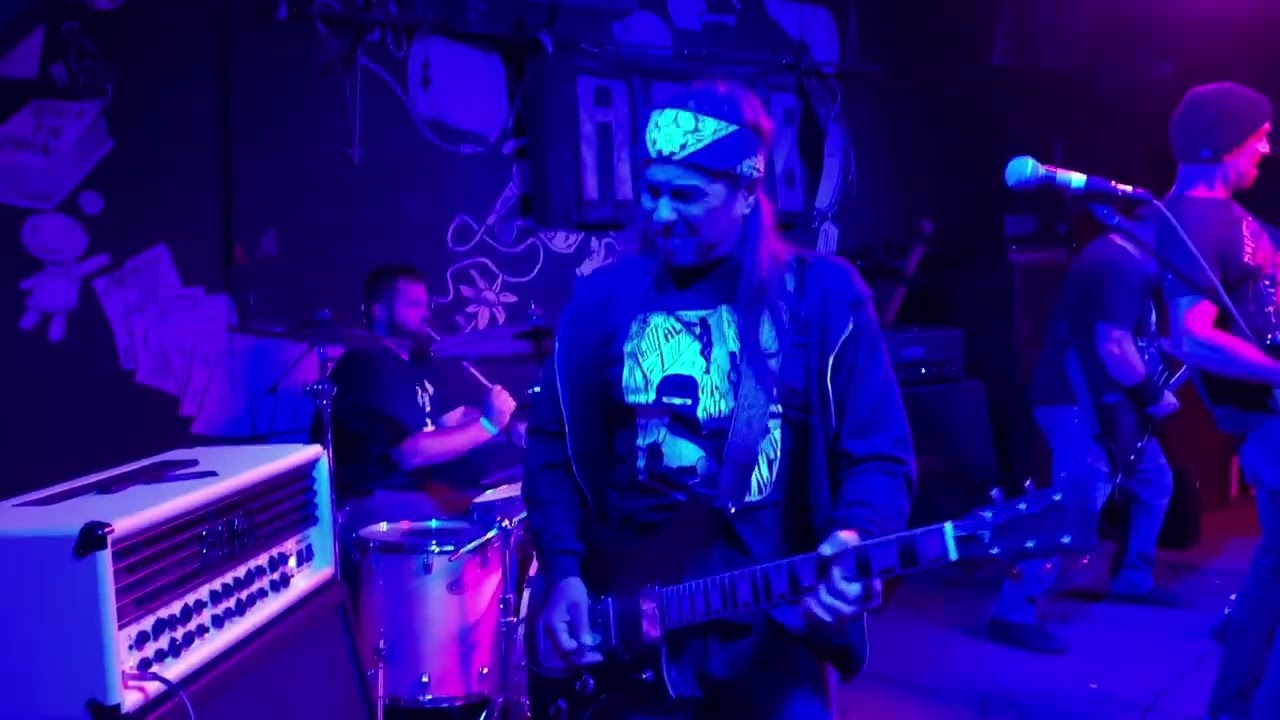 Stone Gnome 'Degloved' live