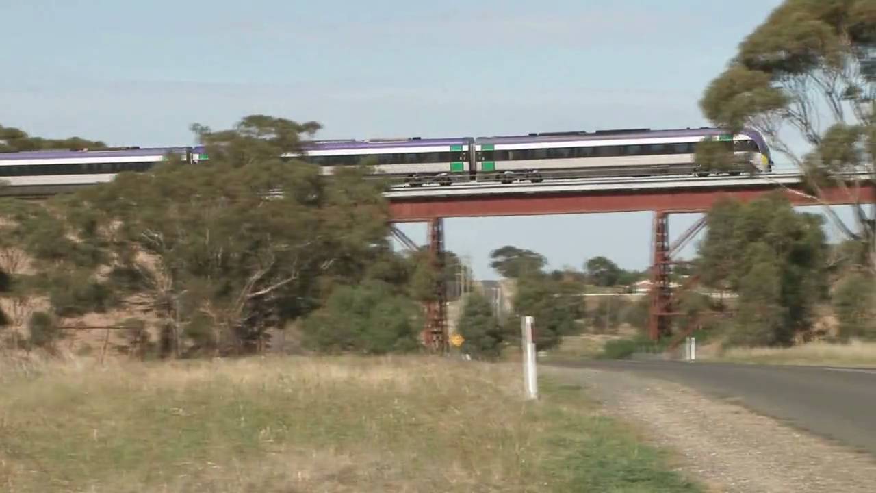 Railways in Australia; V/Line 8111 climbing Ingliston