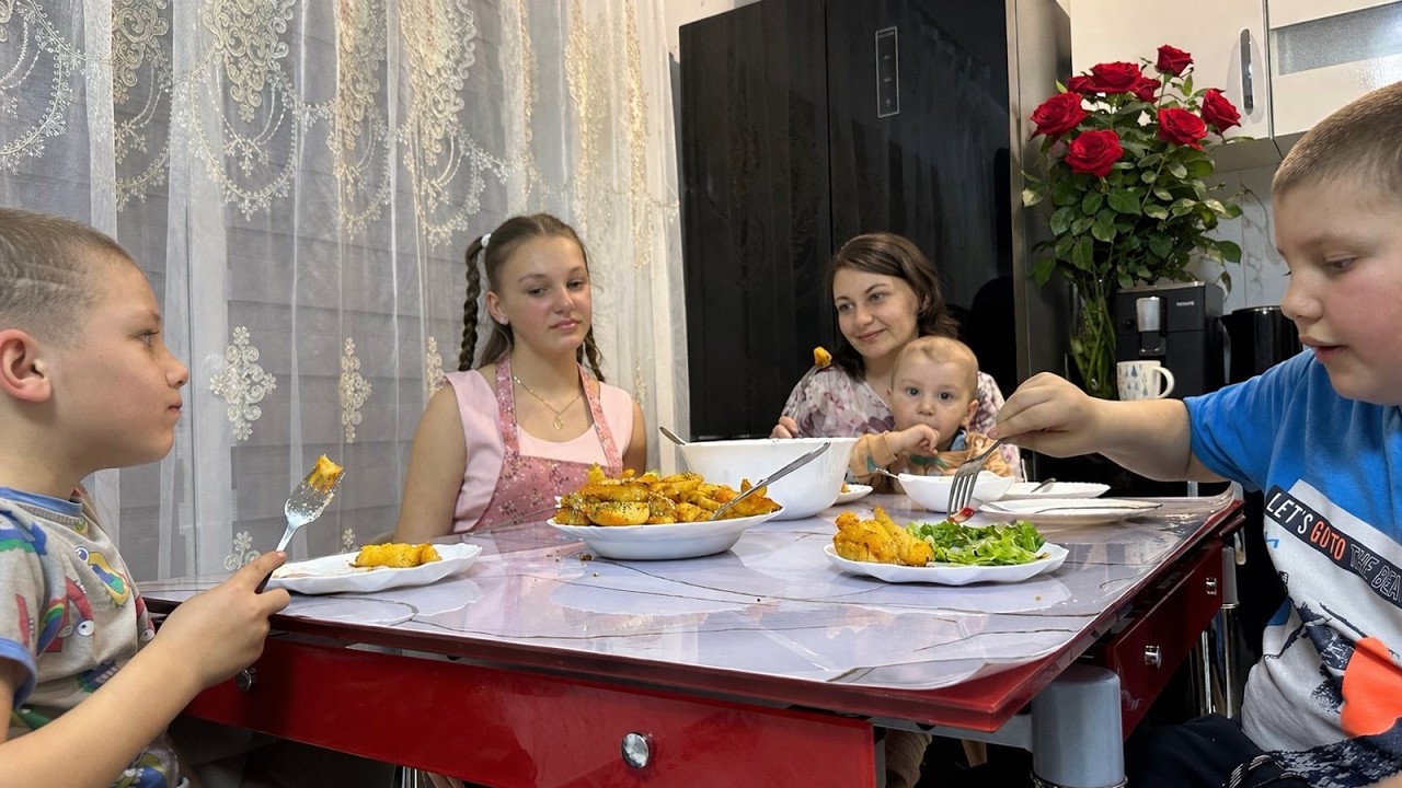 Wiejska magia wiosny 🌿 Paszteciki według babcinego przepisu, 🥗zielona sałatka 🥔