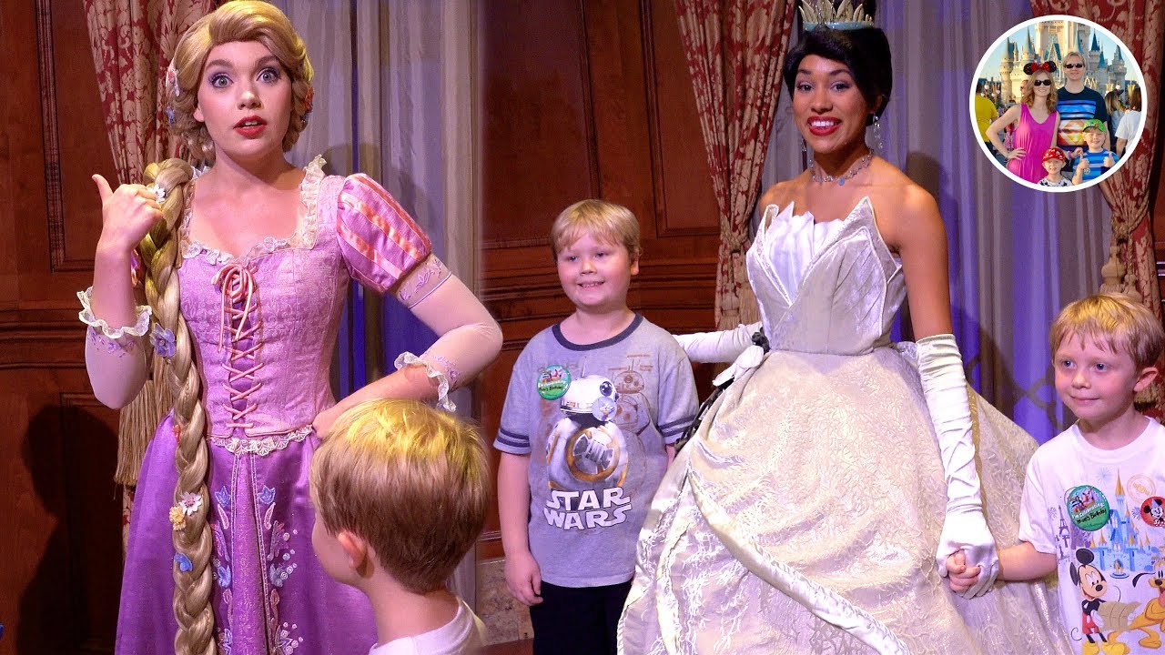 Meeting Princess Rapunzel and Princess Tiana at Disney's Princess Fairytale Hall - Sony RX100 vii