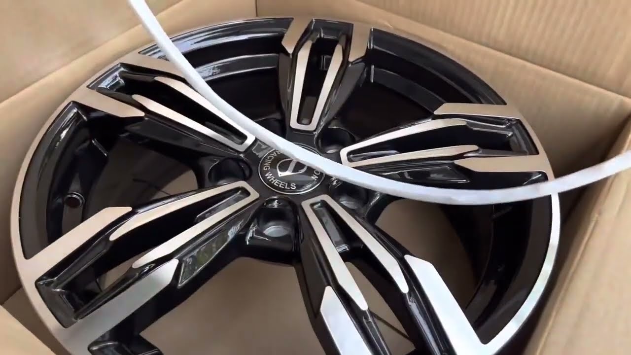 Kia Caren&rsquo;s Alloy wheels Installation| Kia Carens 💯 | #kia #trending #carens #tata #car #carshow