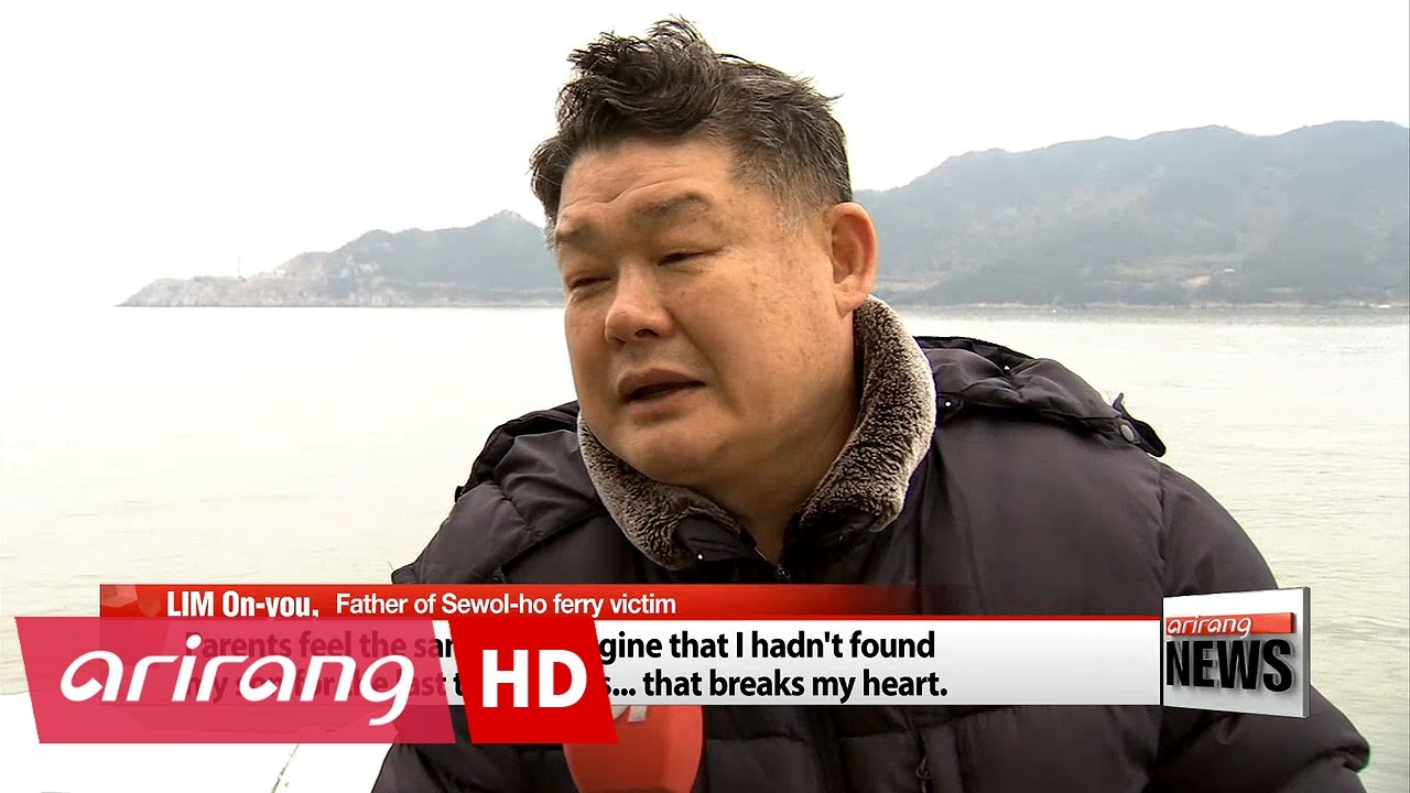 Families of Sewol-ho ferry disaster victims waiting for missing bodies on Donggeochado
