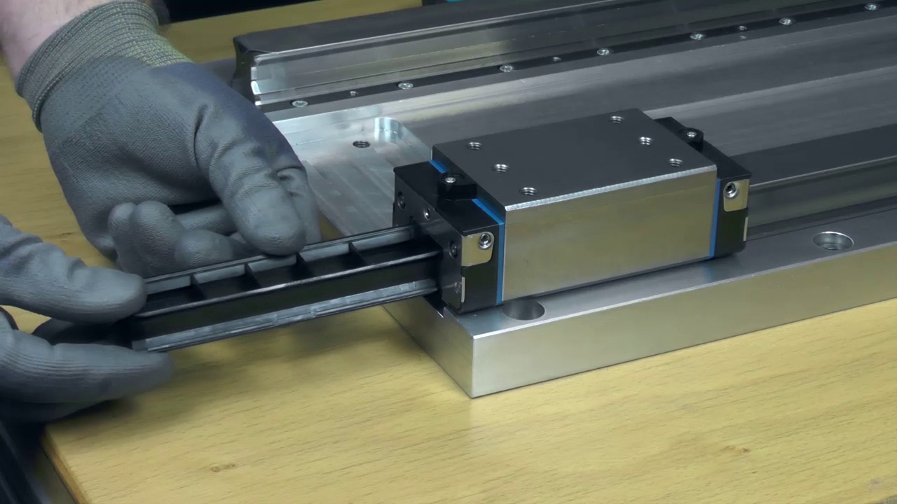 Roller Rail RSHP | Dismounting a Runner Block