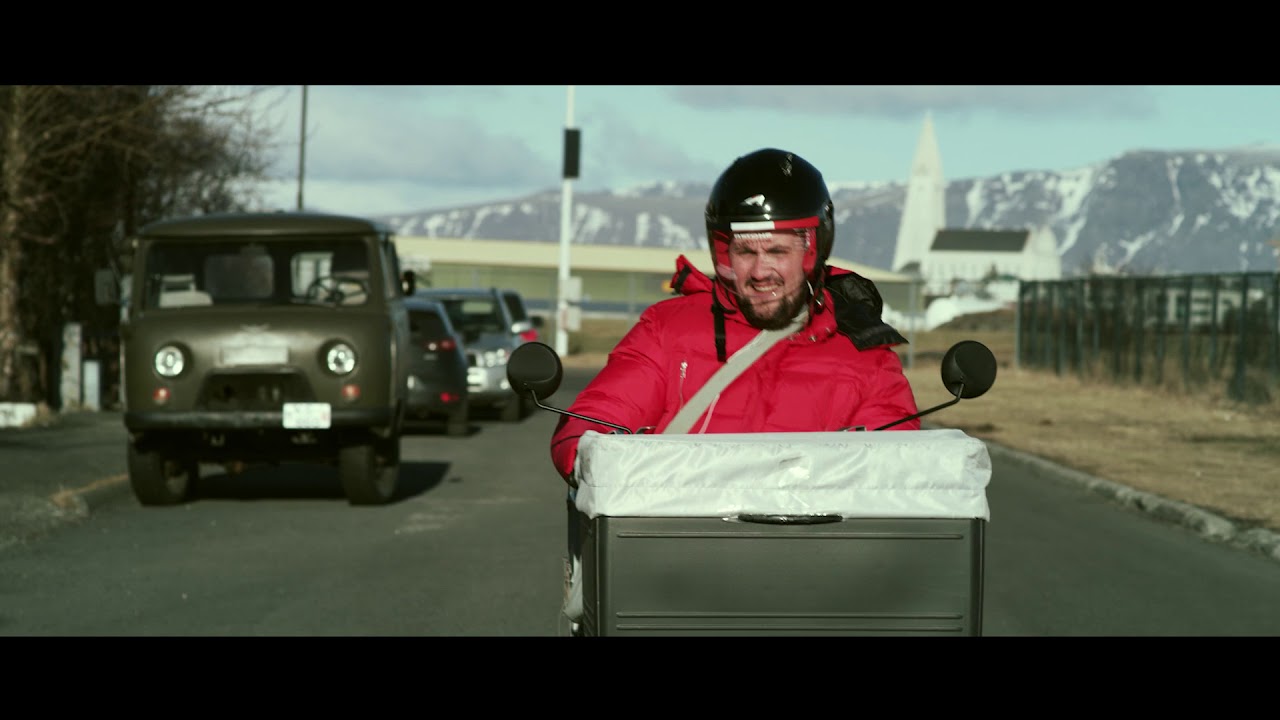 &Iacute;slensku t&oacute;nlistarver&eth;launin &iacute; beinni &aacute; R&uacute;v &thorn;ann 14. mars