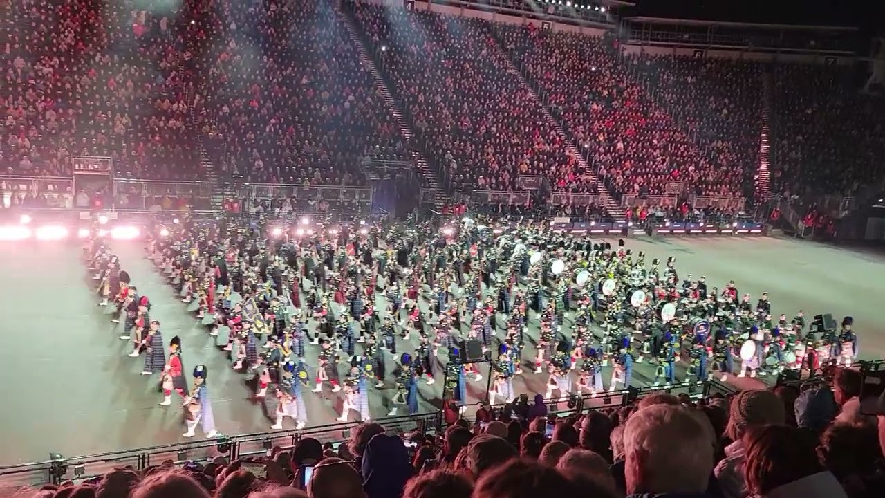 Awesome - pipers and drummers