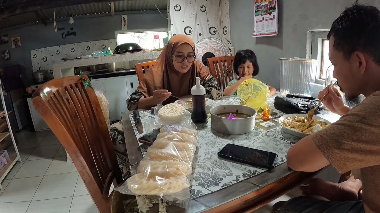 MAKAN SOTO LAWUH OPAK