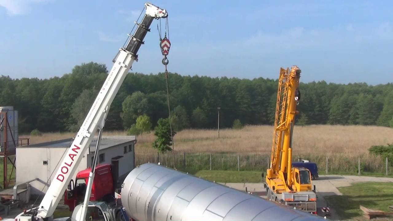 Přeprava 17 m nádrže - hlubinný návěs Faymonville - ložná výška pouhých 320 mm