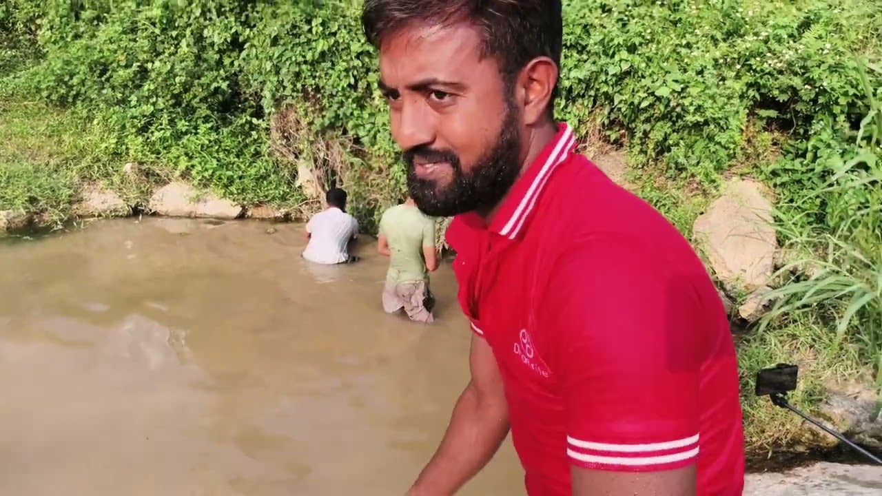 মালেশিয়ার খাল গুলোতে কতো সুন্দর করে মাছ ধরি আমরা বাংলাদেশিরা,আমরা মালেশিয়া প্রবাসী। 
