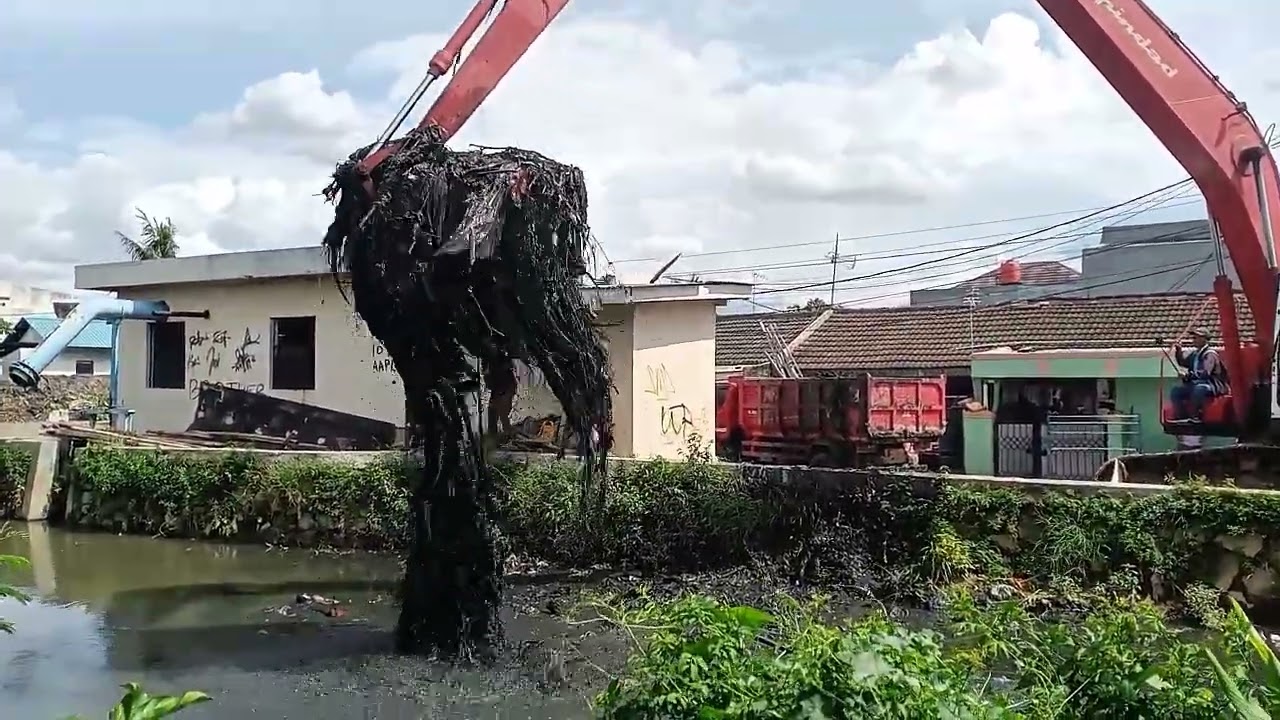 GAWAT: GUNUNG SAMPAH DAN PENYEMPITAN DIKERUK ‼️
