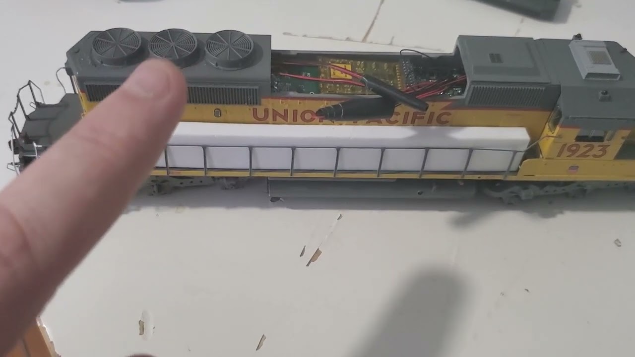 Rewiring the ditch lights on your Athearn RTR SD40-2/N