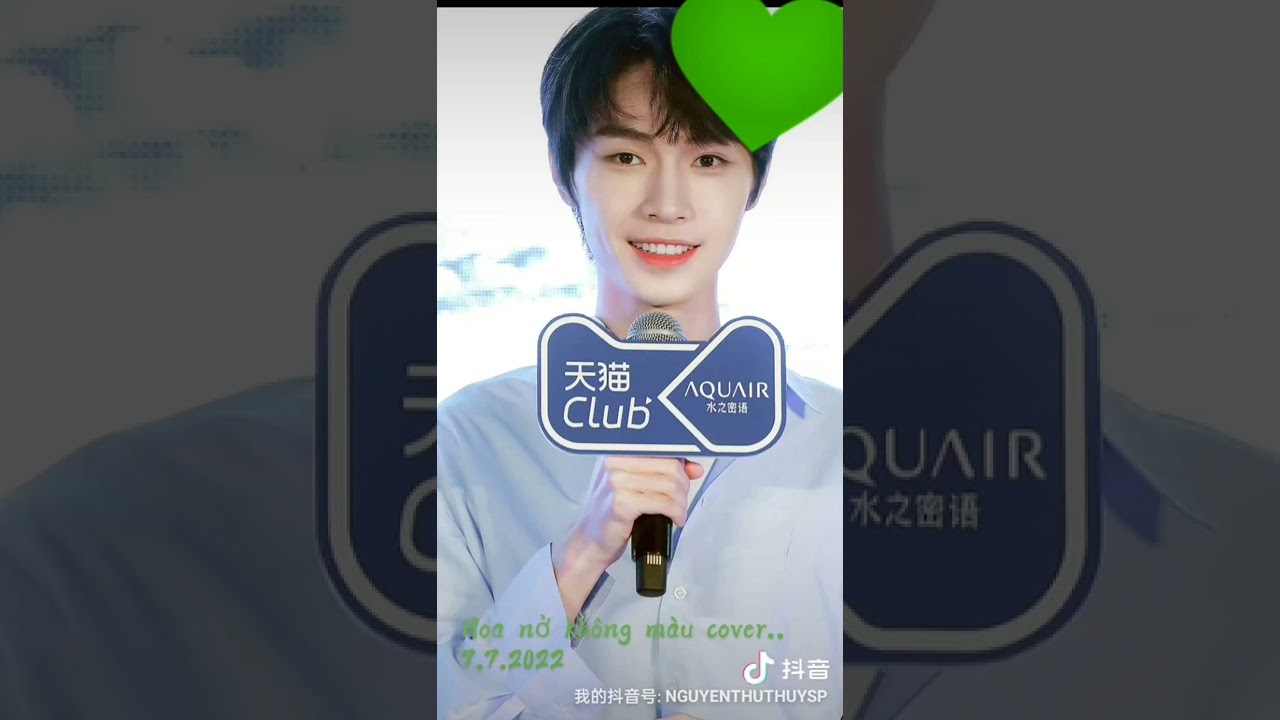 Hoa nở không màu cover....