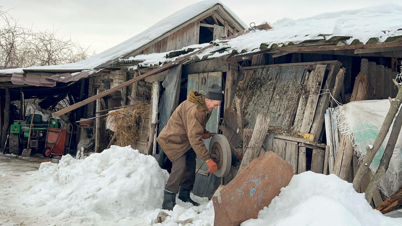 Happy Life Of a Lonely Grandfather In The Mountains