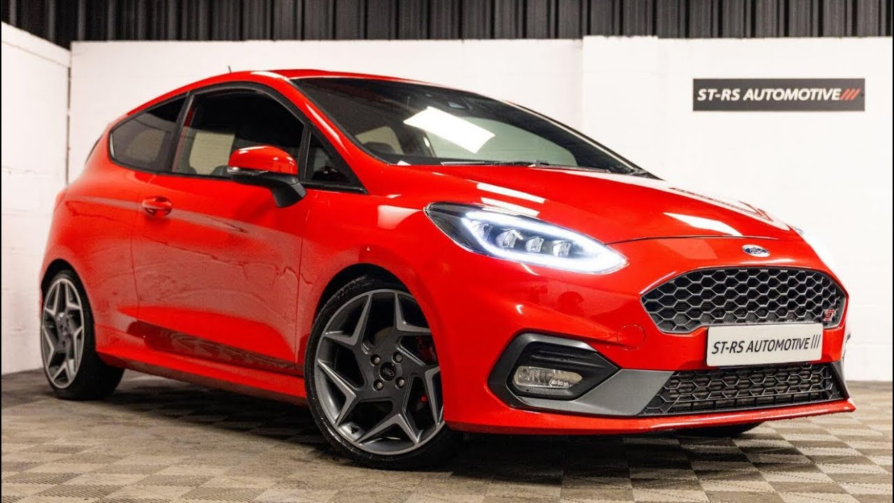 Ford Fiesta ST3 2020 года выпуска, цвет Race Red, пробег 19 000 миль.