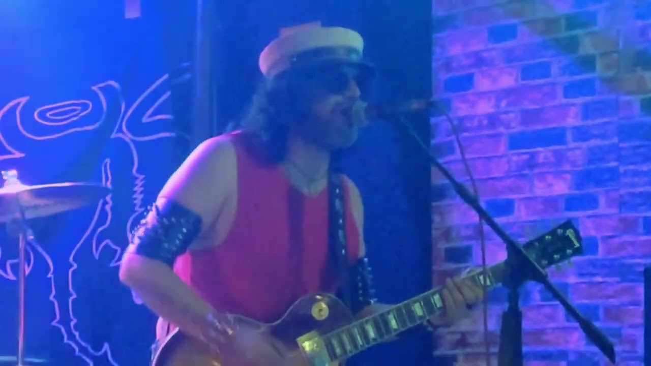 PEZADOS ROCK - SOY UN MACARRA (Ilegales, 1986).