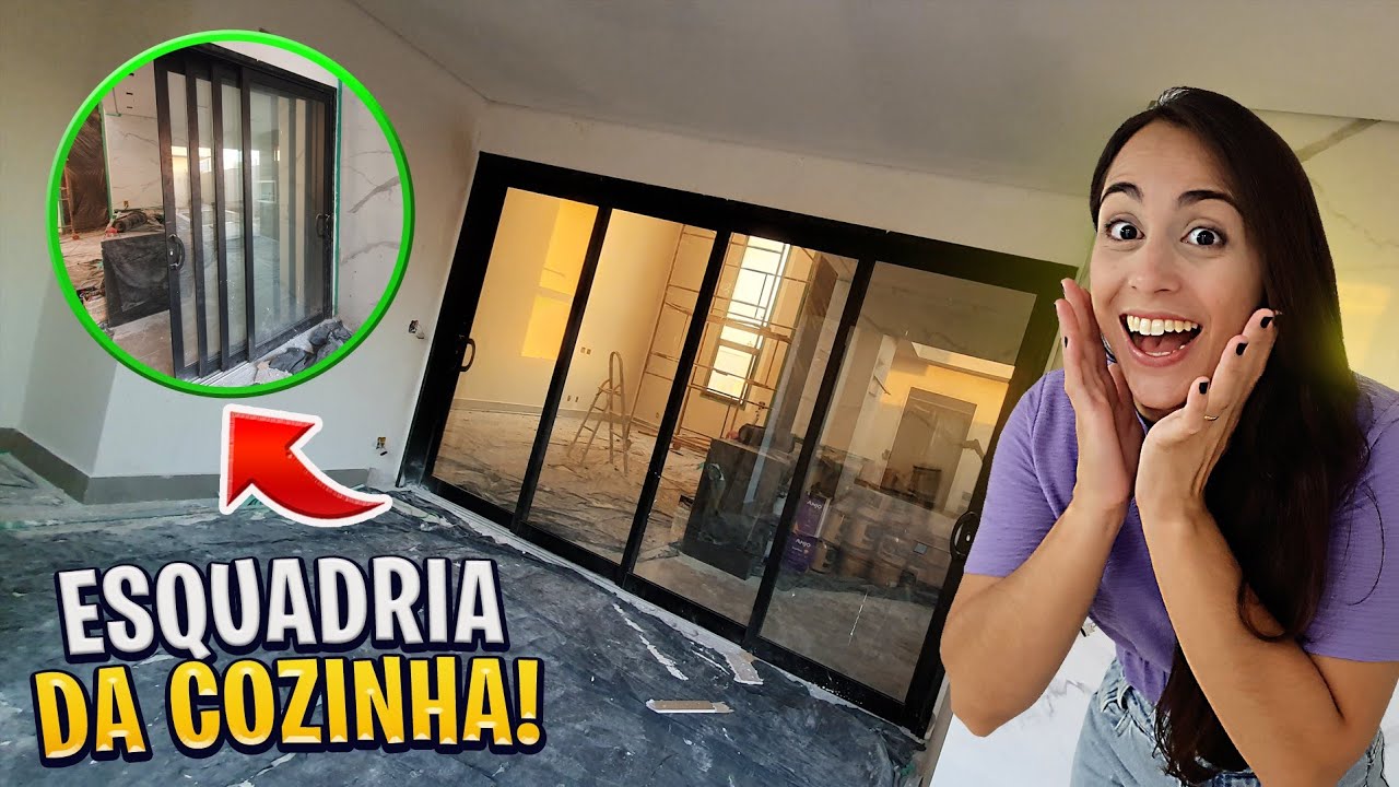 INSTALAMOS A PORTA DE CORRER DA COZINHA 😍 *esquadria com 4 folhas* | DIÁRIO DE OBRA EP.188