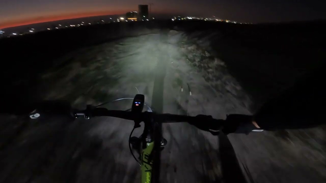 Pedaleando durante el atardecer #gopro