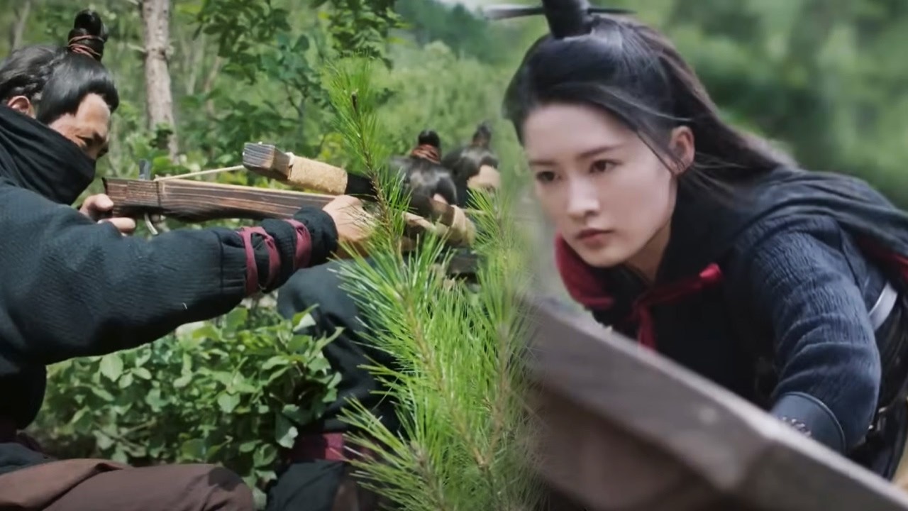Ambushing a frail girl, yet no one knew she’s a master assassin—taking down the crew with one move!