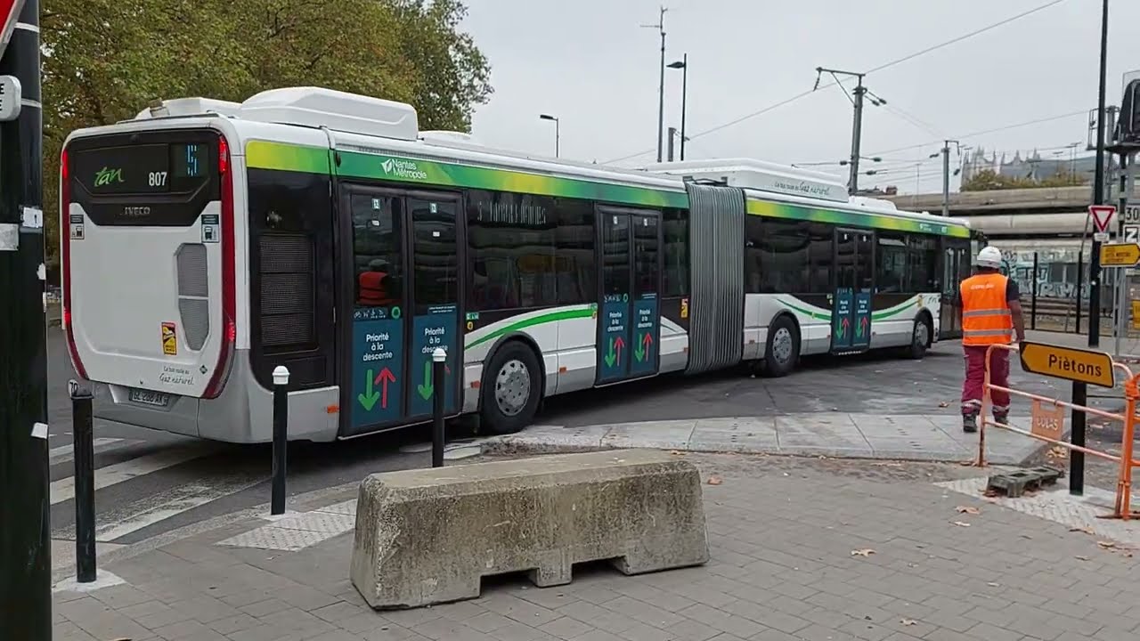 Autobus de Nantes ( réseau Naolib) à  Nantes (44). @B.Breteau YOUTUBE.