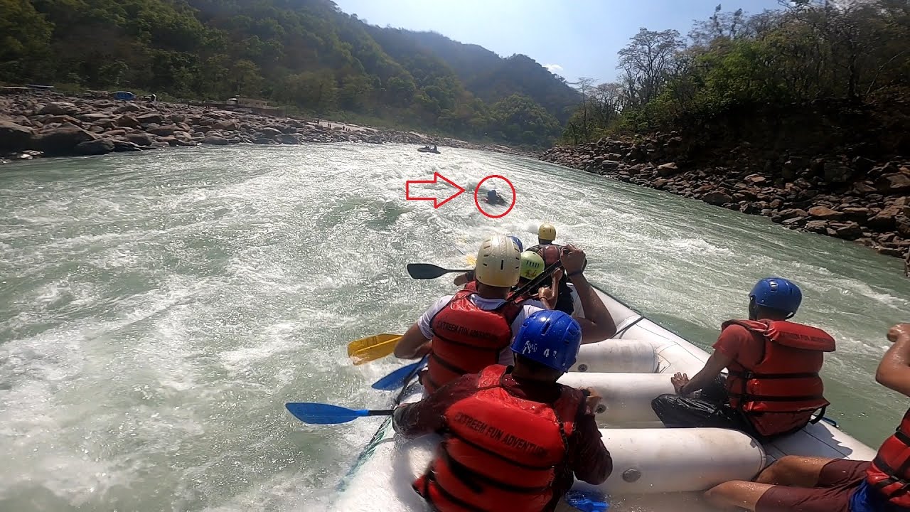 Rishikesh river rafting accident | near death experience in rapid | Go pro rescue #shorts