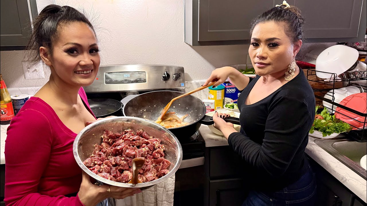 Мы приготовили один из самых вкусных камбоджийских салатов из говядины и корейские маринованные я...