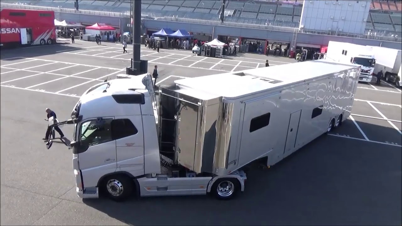 SuperGTの大型トランスポーター トランポ2X