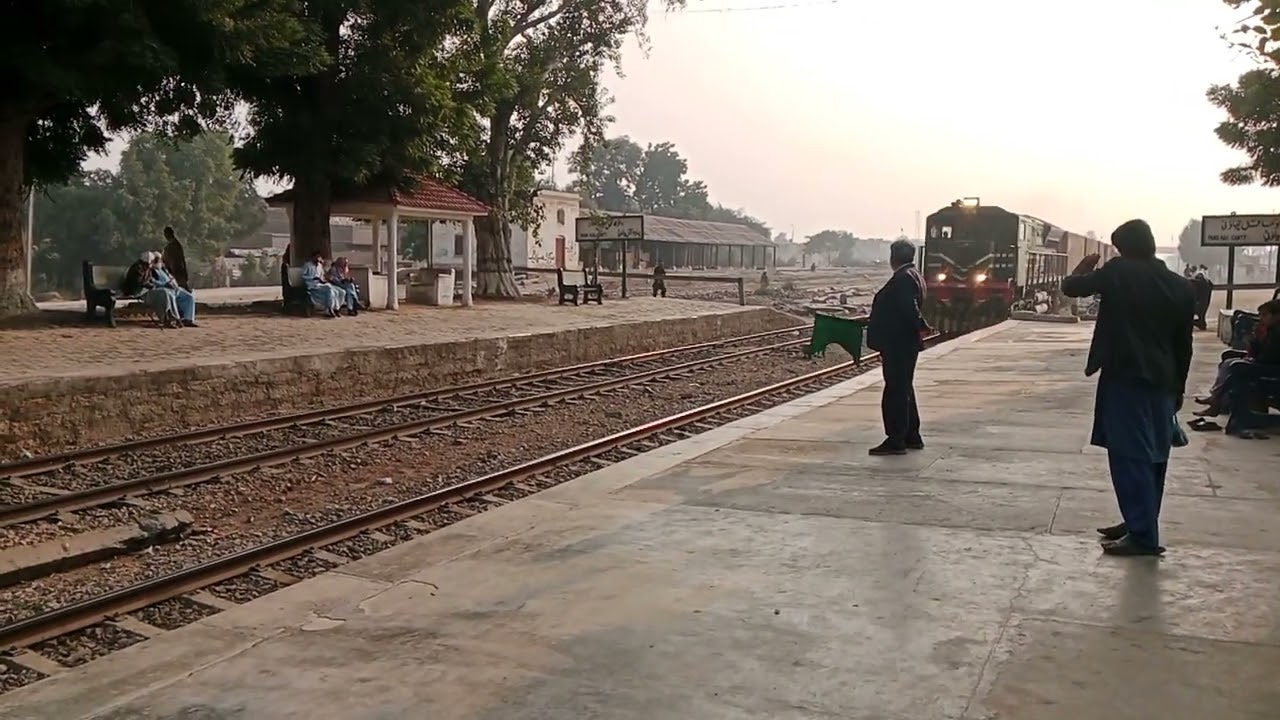 𝔾𝕠𝕠𝕕𝕤 𝕥𝕣𝕒𝕚𝕟 𝕡𝕒𝕤𝕤𝕚𝕟𝕘 𝕥𝕙𝕣𝕠𝕦𝕘𝕙 