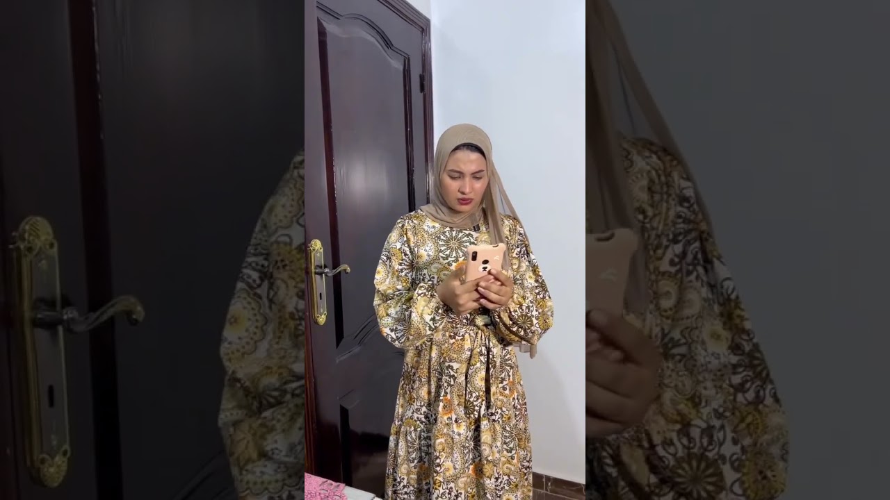  ‏جوزهى مسافر واخواته وامه بيعلوني  معامله الخد..شاهد ماذا حدث 