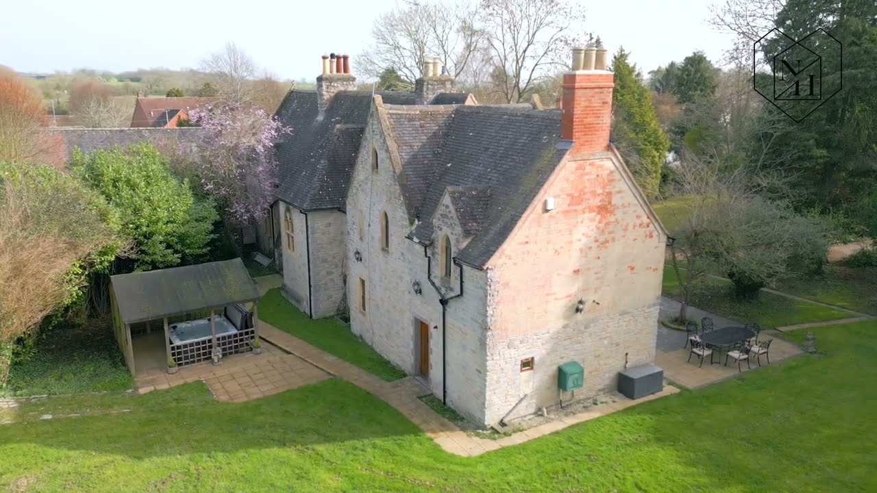 Beautiful character property in Wilmcote For Sale!