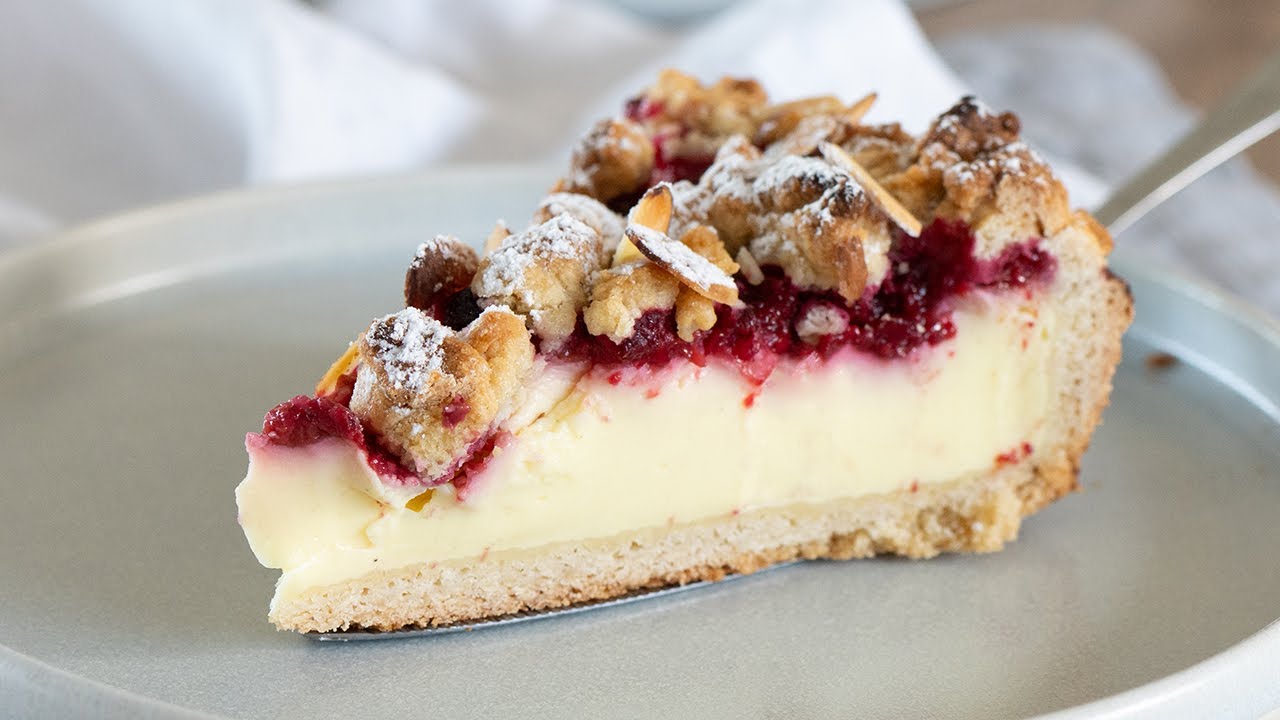 This Secret Ingredient Makes the Best Crumble Berry Cake EVER! 🍓🍰