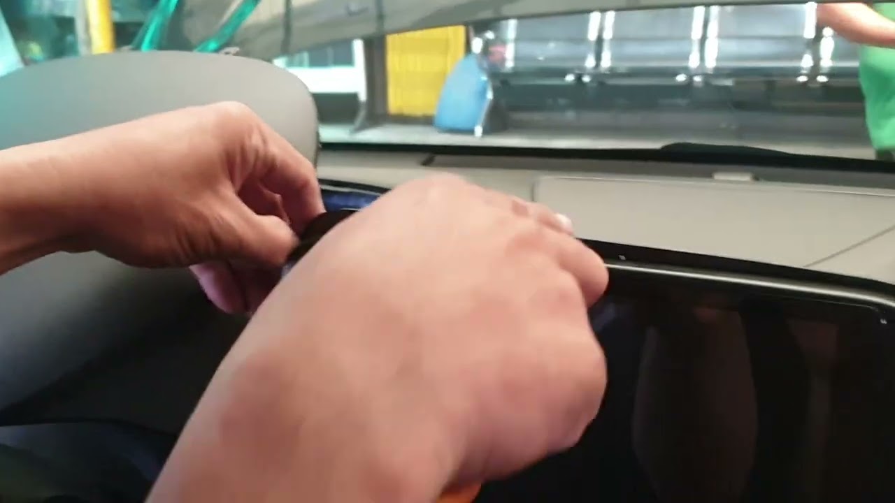 Hyundai Kona headunit removal / ACA