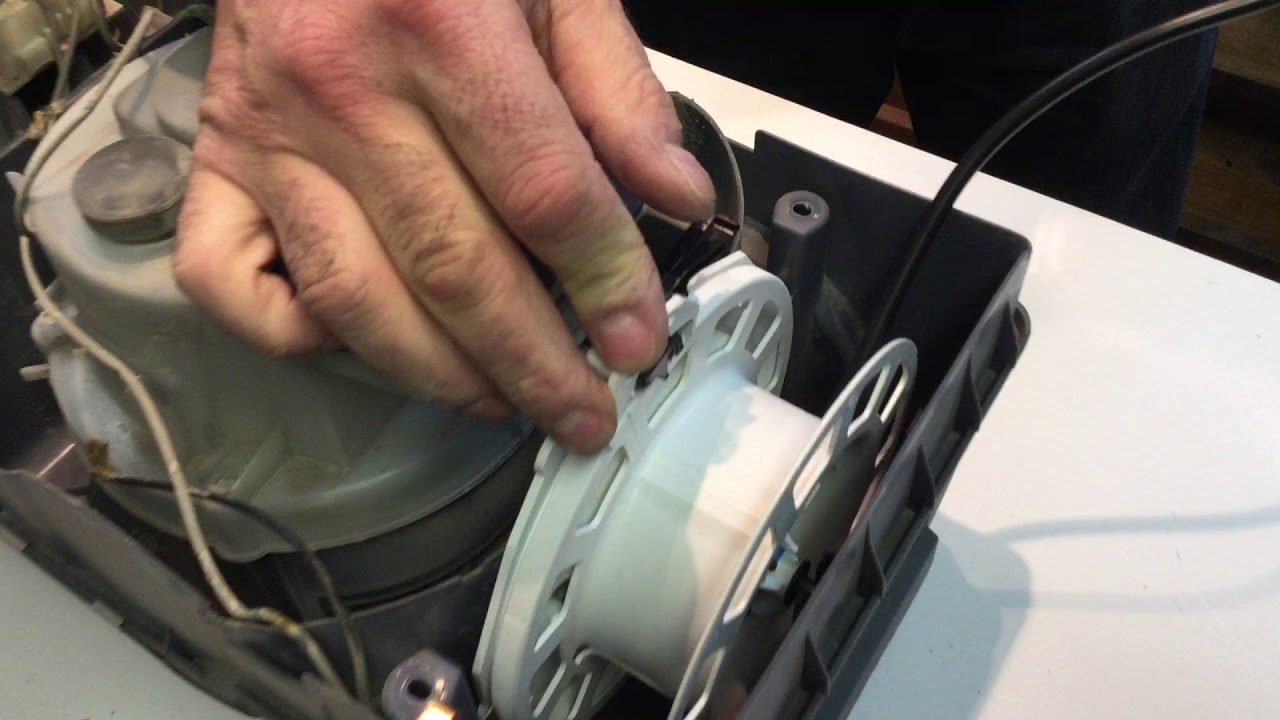 Comment régler l'enrouleur sur l'aspirateur Lux Electrolux du D750 au D795 H.