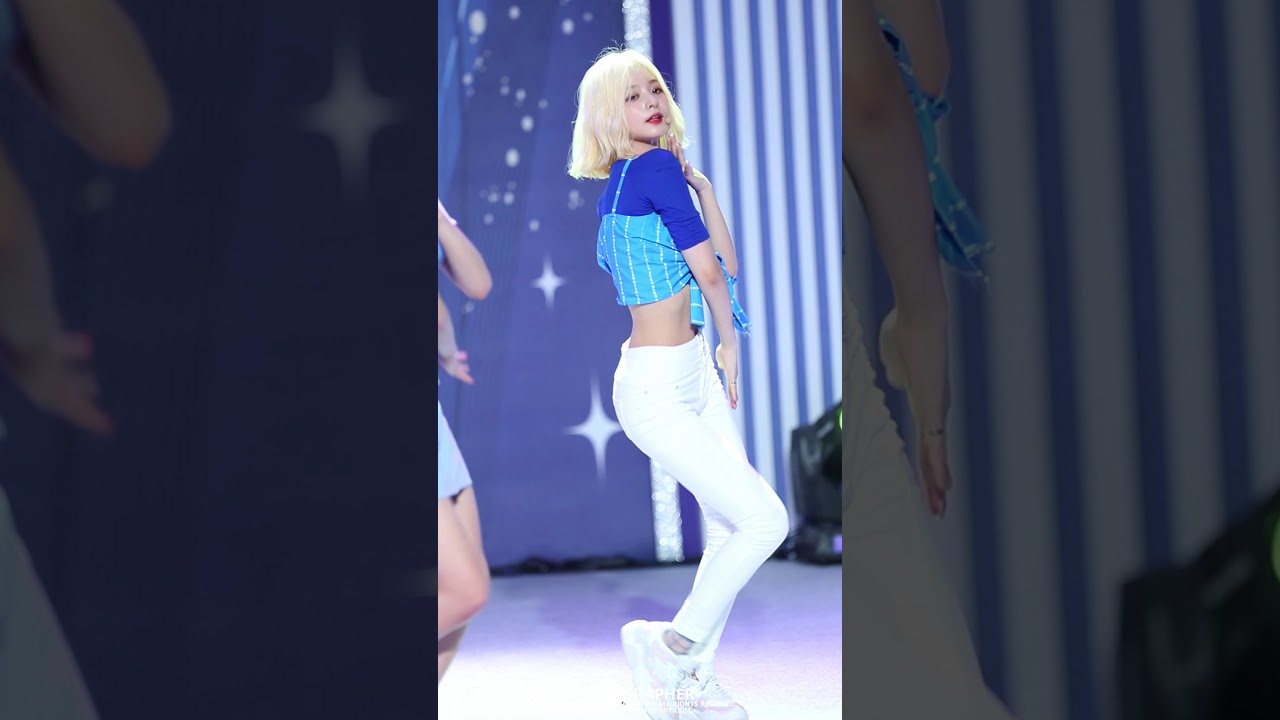 190727 프로미스나인 'LOVE BOMB' 이나경 직캠 fromis_9 LEE NA GYUNG fancam (@경주엑스포 여름Pool 축제) by 쪼아그래퍼