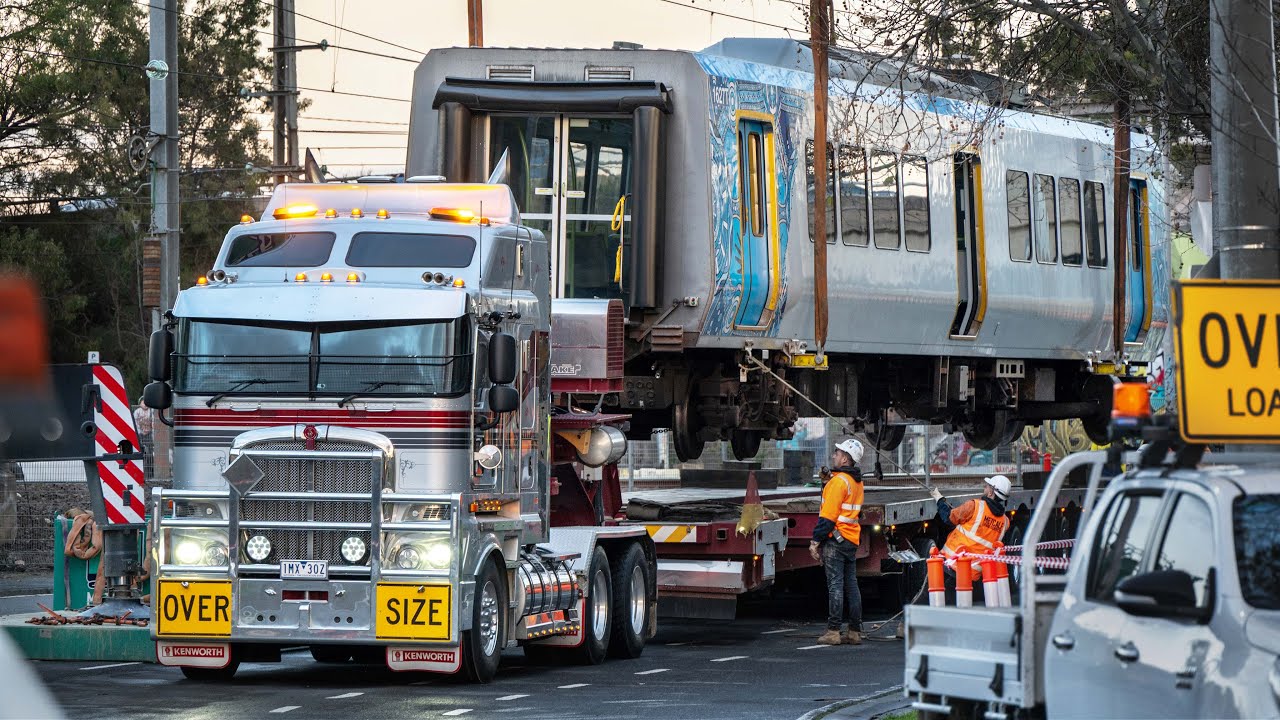 Clifton Hill Derailment - X'Trapolis Train Recovery | 854M-1627T-853M