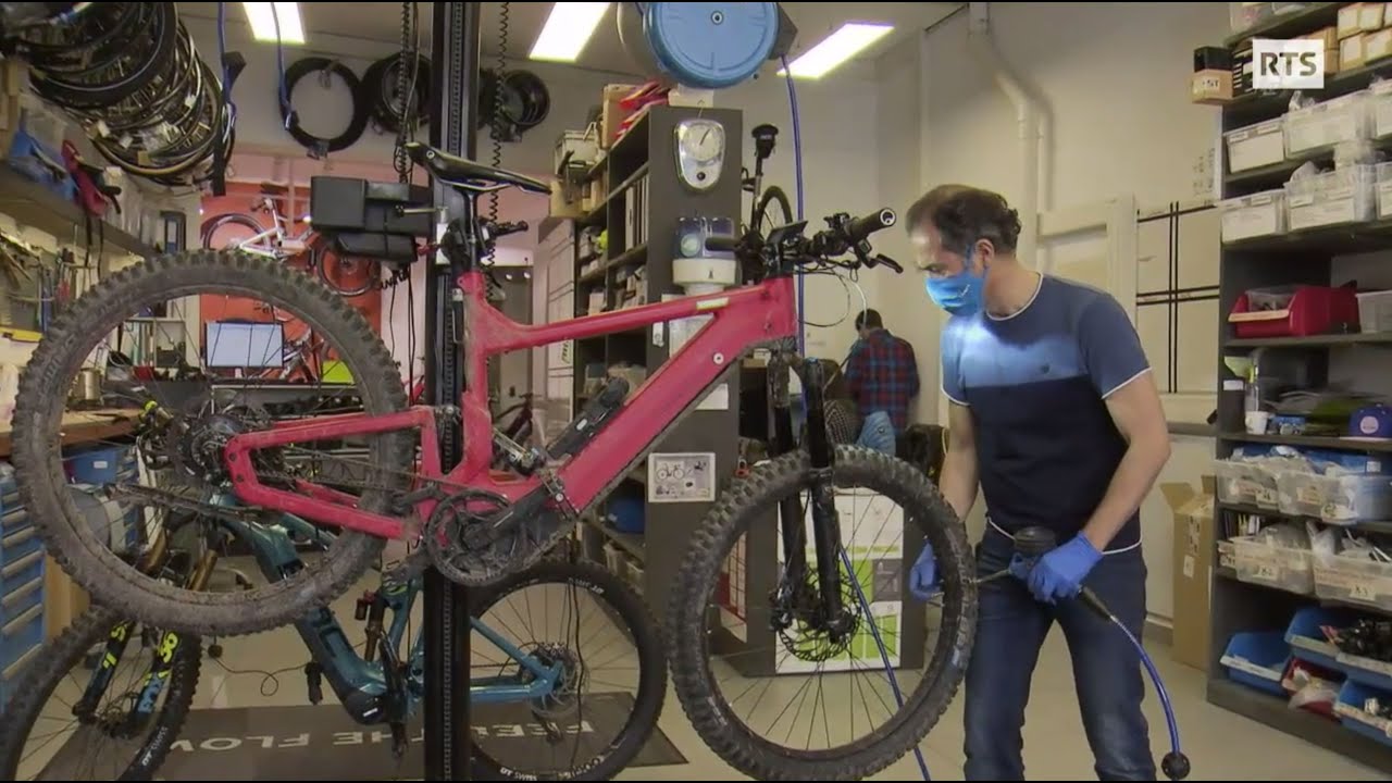 Vélos électriques: entretien, suivi et réparation par le magasin et atelier spécialisé TANDEM