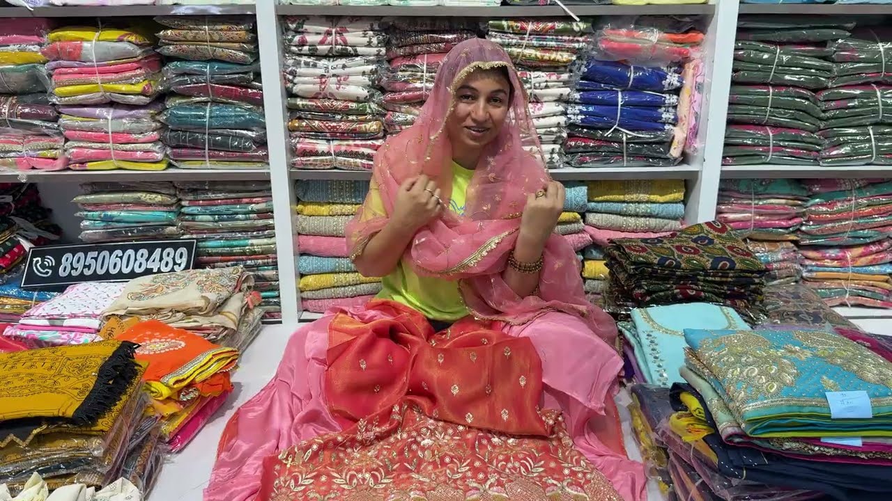 वा कितने प्यारे सूट है मैं कब से सोच रही थी ये सूट सिलवा लू 👉8950608489