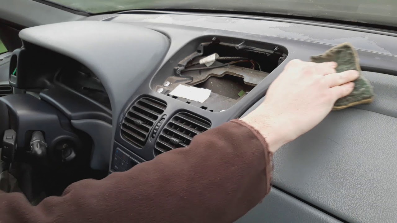 Renault Laguna 1 phase 2 : refaire sa planche de bord ternie