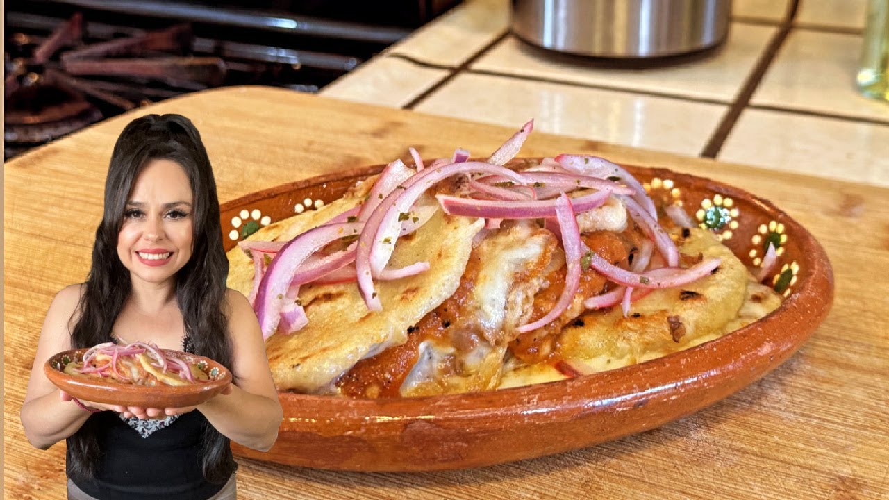 LAS MEJORES GORDITAS RELLENAS CON QUESO FRIJOL ACOMPAÑADAS CON UNA SALSA DE MOLCAJETE!!