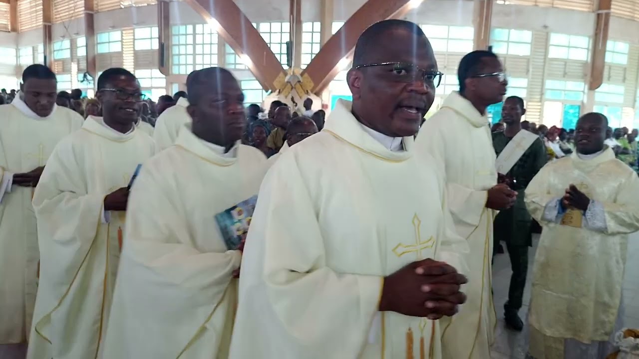 Ordination presbytérale de 04 diacres dans le diocèse de Lokossa au Bénin
