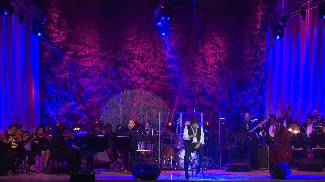 Clint Holmes Concert
