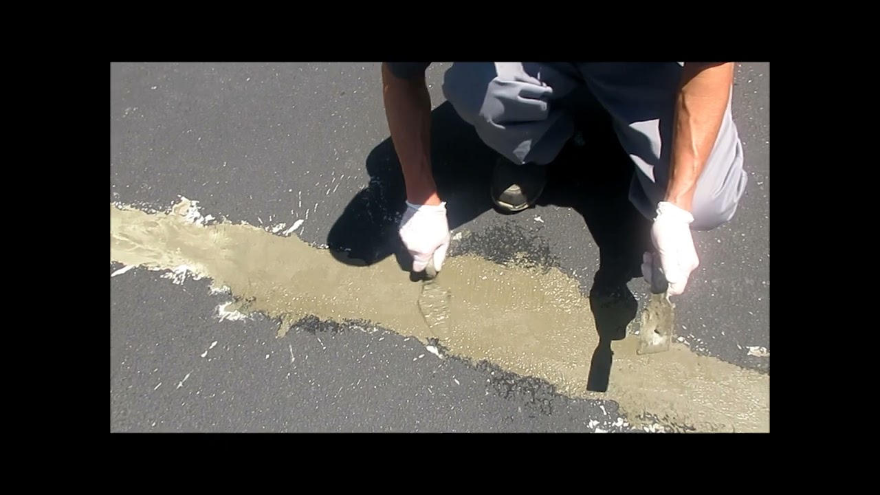 Water   Stop Cement. It dry 3 to 5 Minutes.