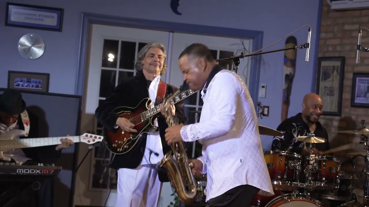 Magnum Rush - Carlos Cannon (Live Video) Urban Smooth Jazz, melodic piano, soulful fire of the Sax.