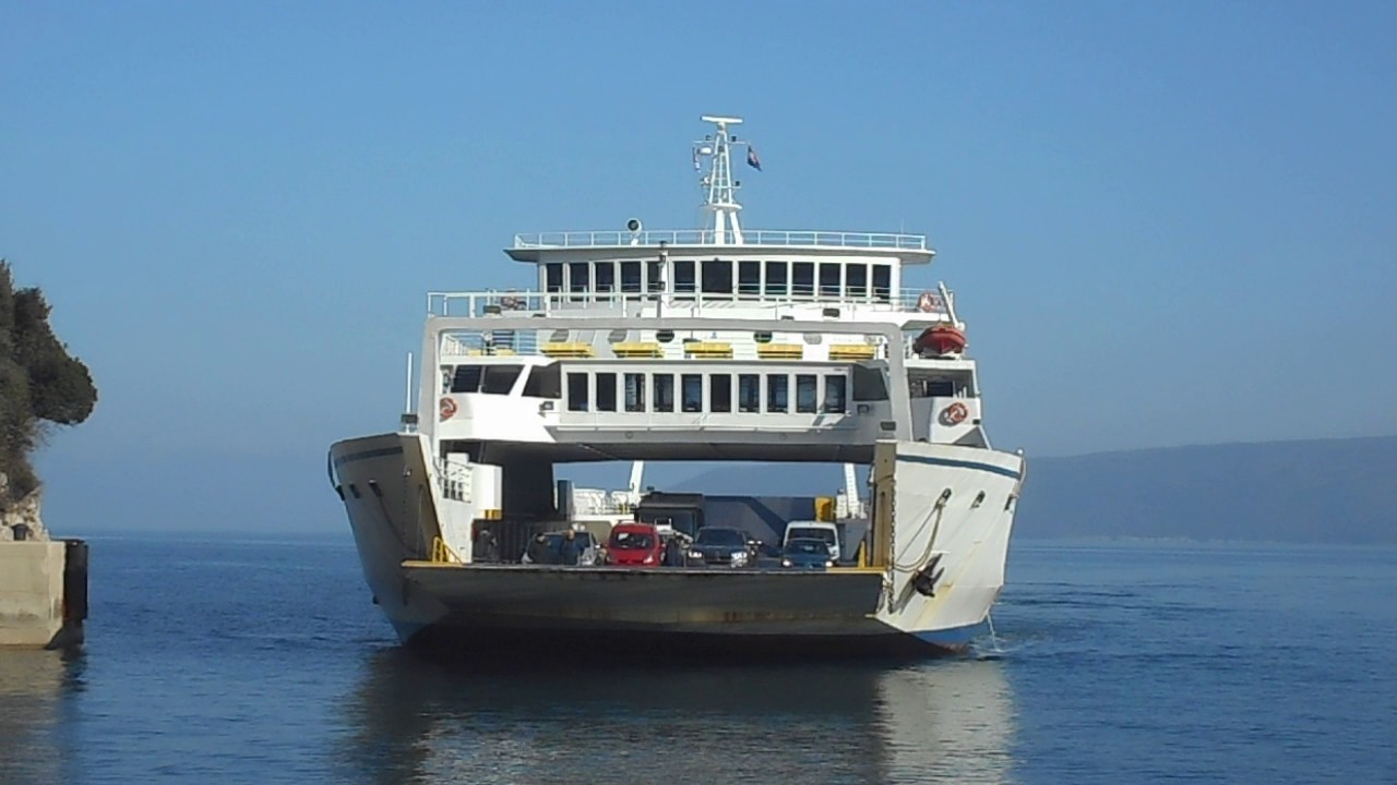 Arrival & unloading of ferry BOL in Brestova 29.1.2017. (Jadrolinija)
