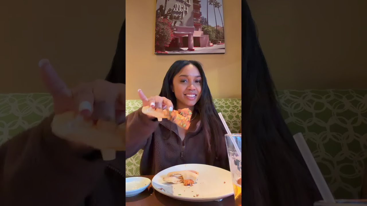 HEYYY IM EATING