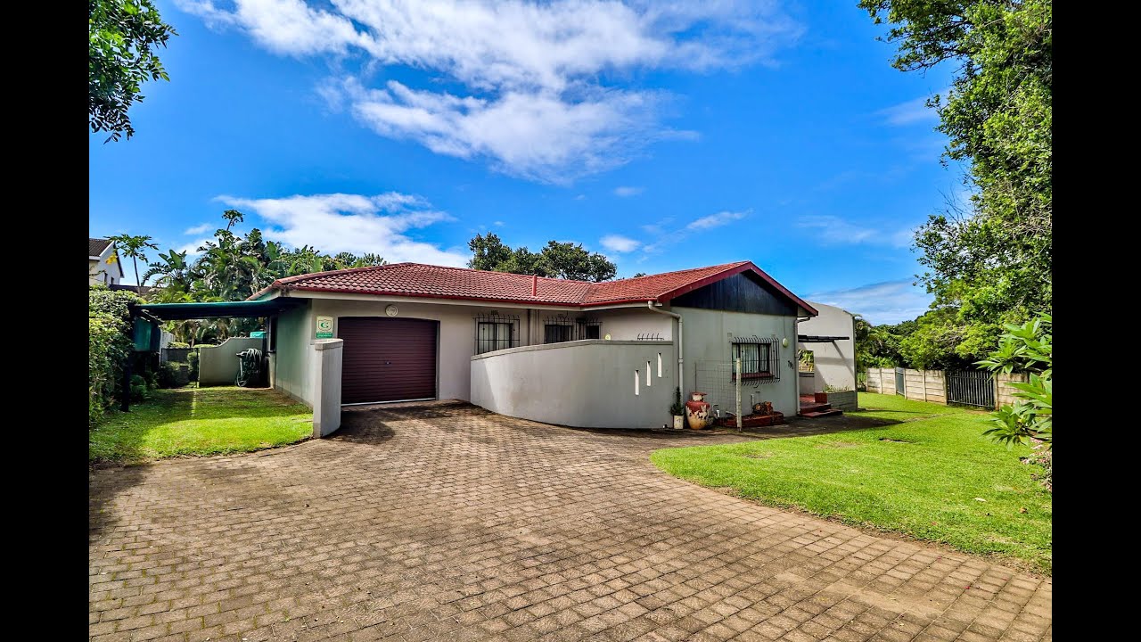 3 bedroom home in Port Edward