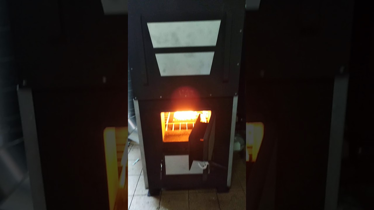 Piec nadmuchowy z podajnikiem na ekogroszek